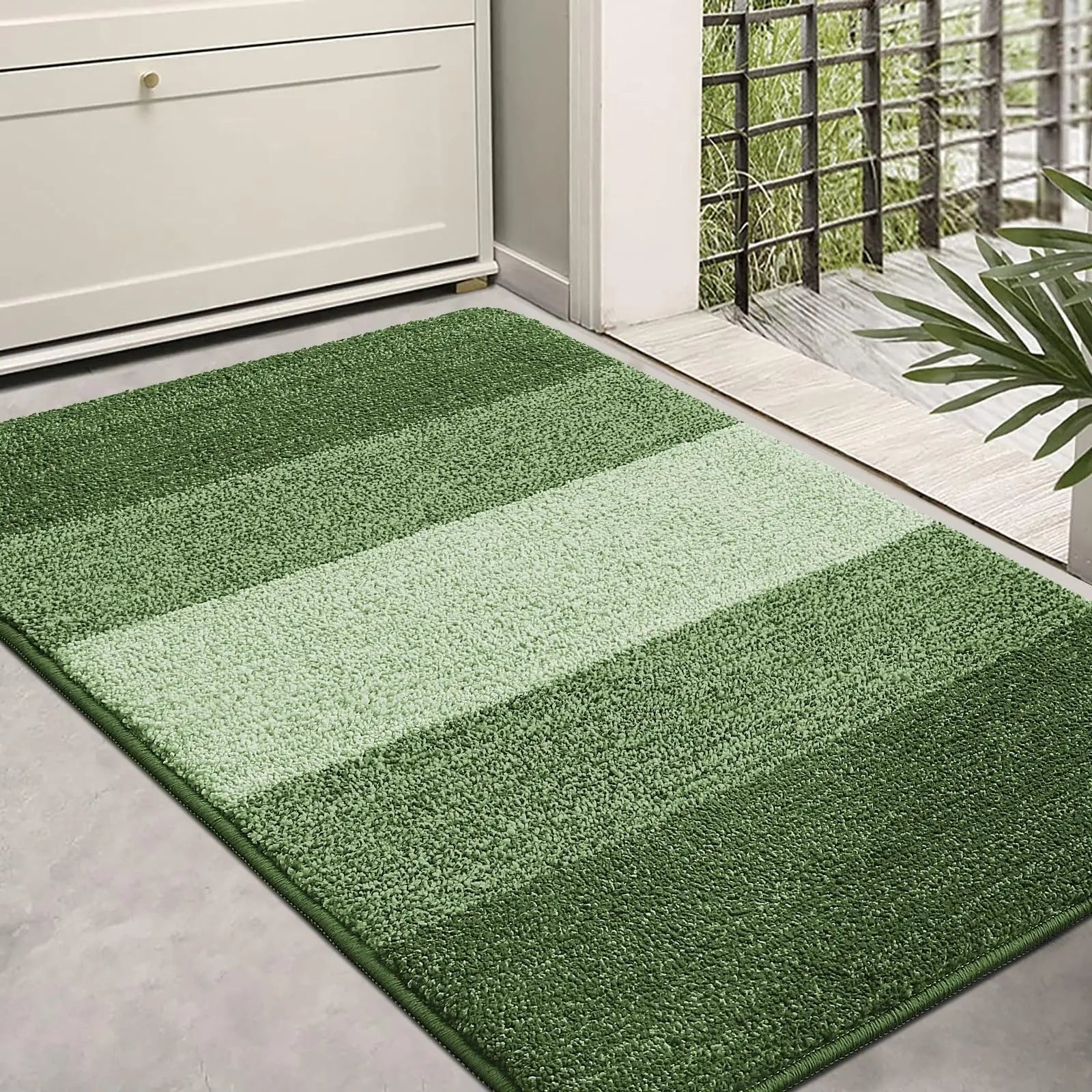 tapis de cuisine derrière la porte