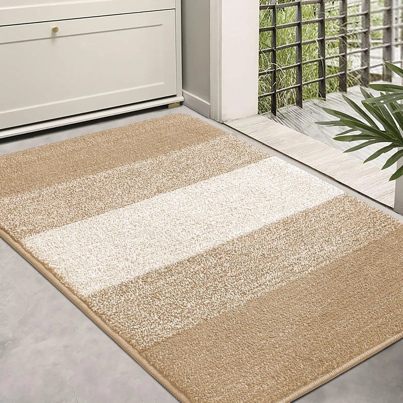 tapis de cuisine derrière la porte